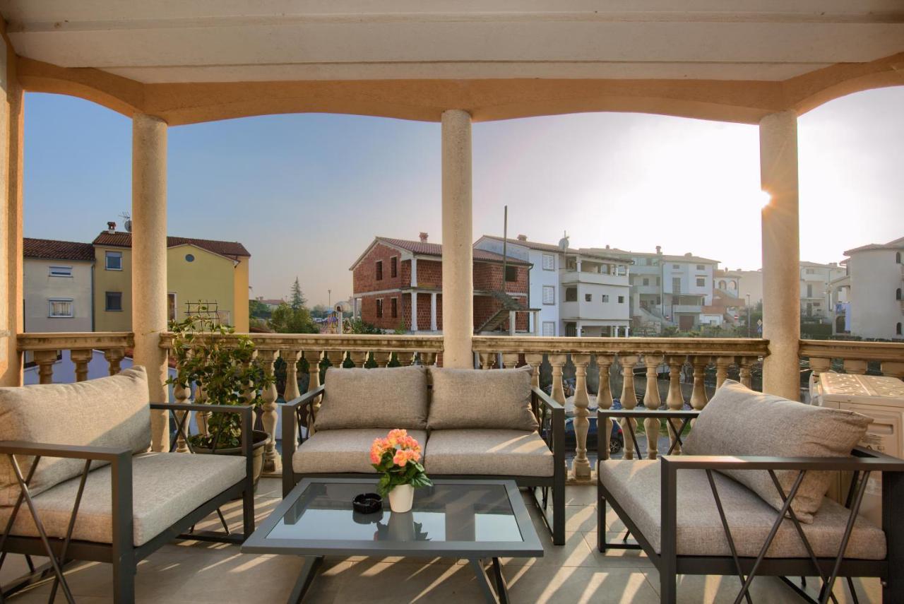 Apartment Vukadin Pula Exterior photo