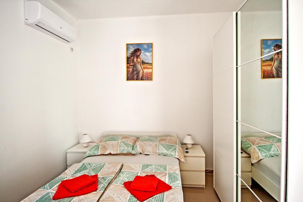 Apartment Vukadin Pula Exterior photo